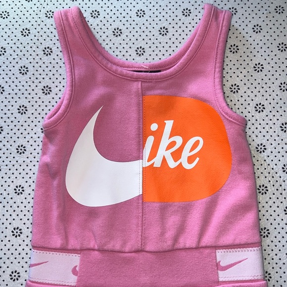 🛍PRETTY LITTLE GIRLS NIKE ROMPER SIZE 2T 🛍 - Picture 2 of 6